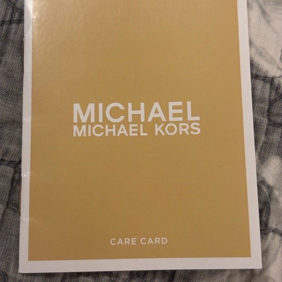 Michael Kors NWT Dark Green Leather Eyelet Wristlet - Picture 8 of 10